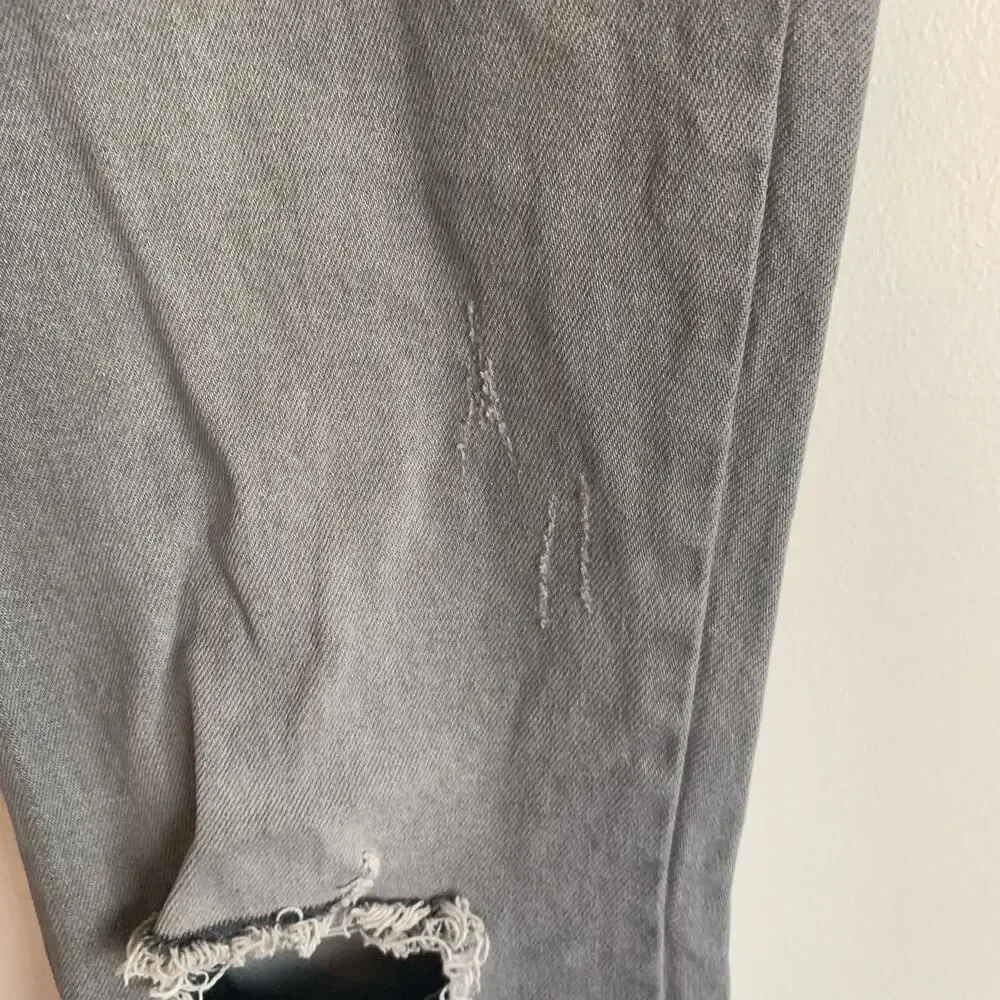 Tinseltown Women’s Gray Distressed Jeans – Size 9 – High‑Rise + Ripped Knees